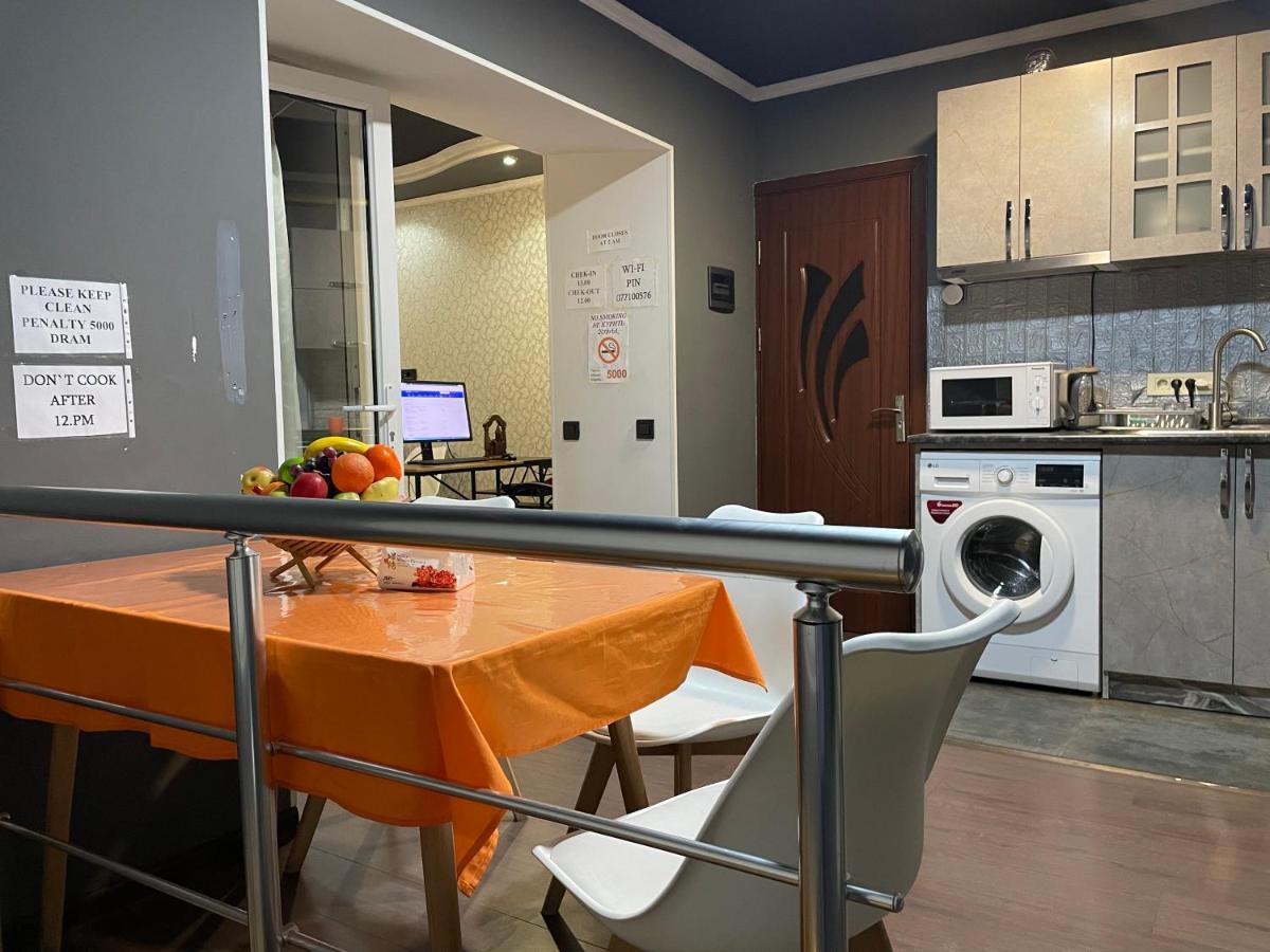 N 1 Hostel Yerevan Ngoại thất bức ảnh