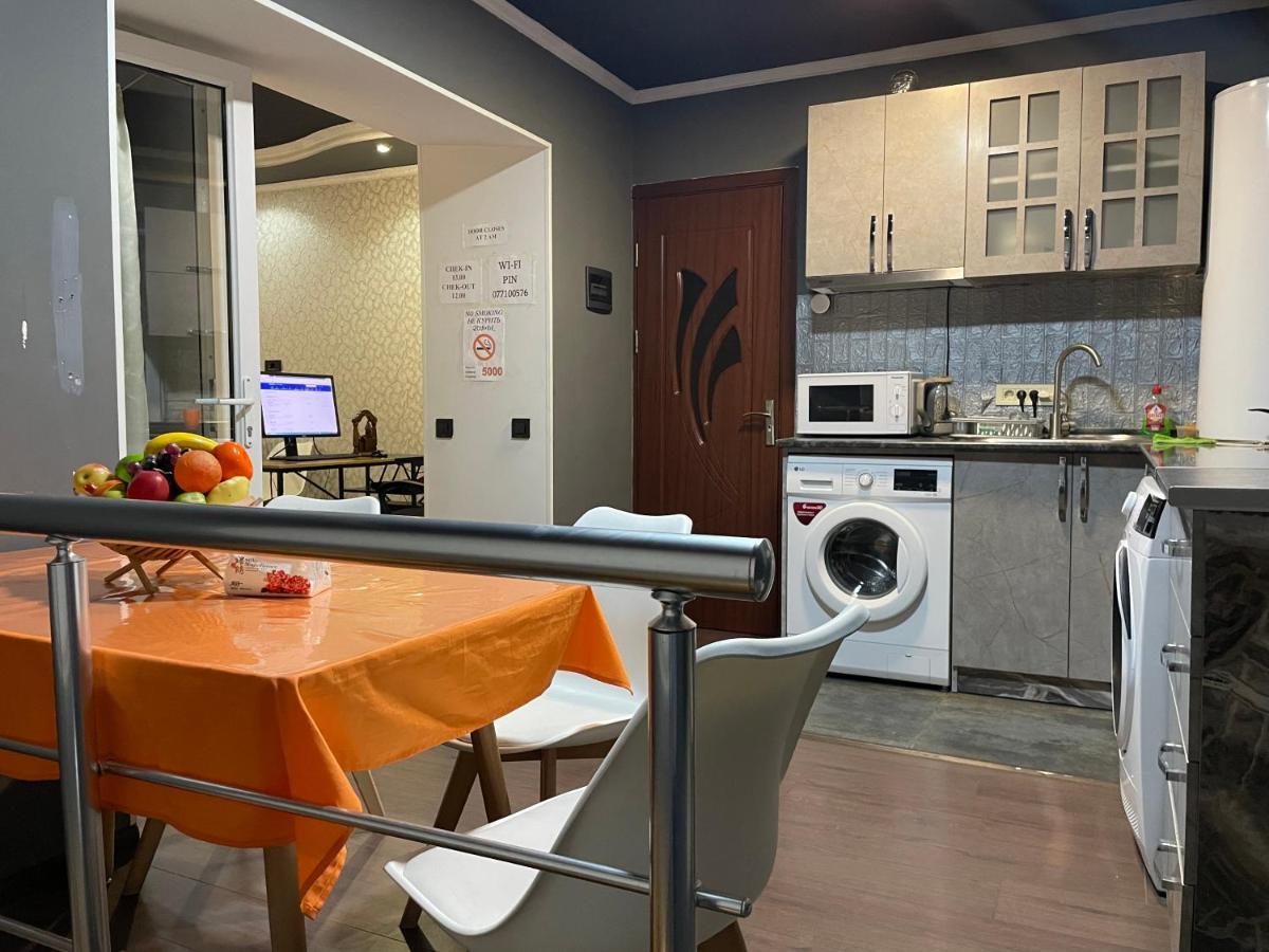 N 1 Hostel Yerevan Ngoại thất bức ảnh